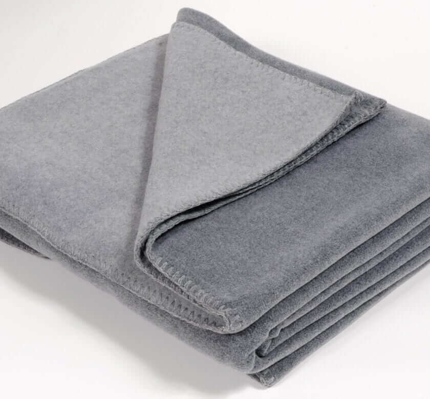 Plaid Polaire Luxe Gris - cadeau déco en Polaire tissé en Italie