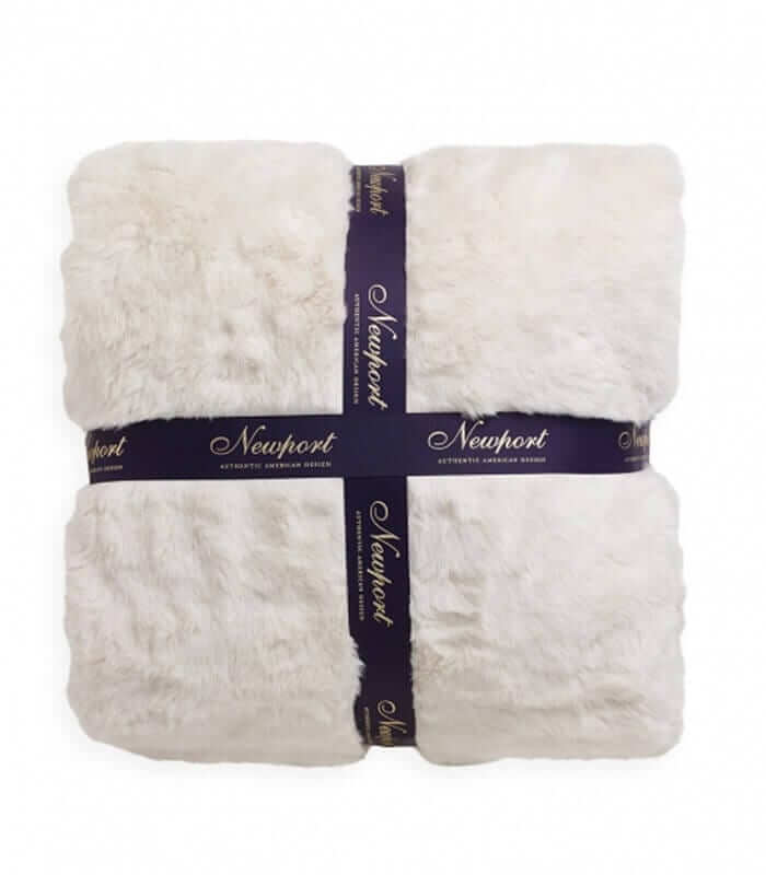 Couvre-lit Fausse Fourrure LUXE Blanc cassé 240 x 260 cm, Plaid Addict, gros plan sur la matière
