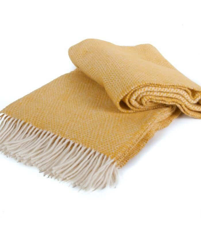 Plaid Pure Laine jaune - détail texture douce pour canapé et chambre