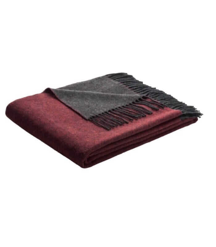 Plaid Cachemire Reversible Anthracite et Bordeaux, Plaid Addict, gros plan sur la matière