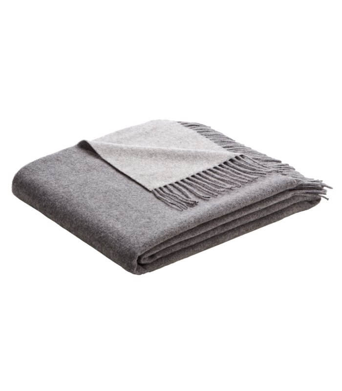 Plaid Cachemire Reversible Gris 130 x 170 cm - Collection VENICE, Plaid Addict, drapé sur un canapé