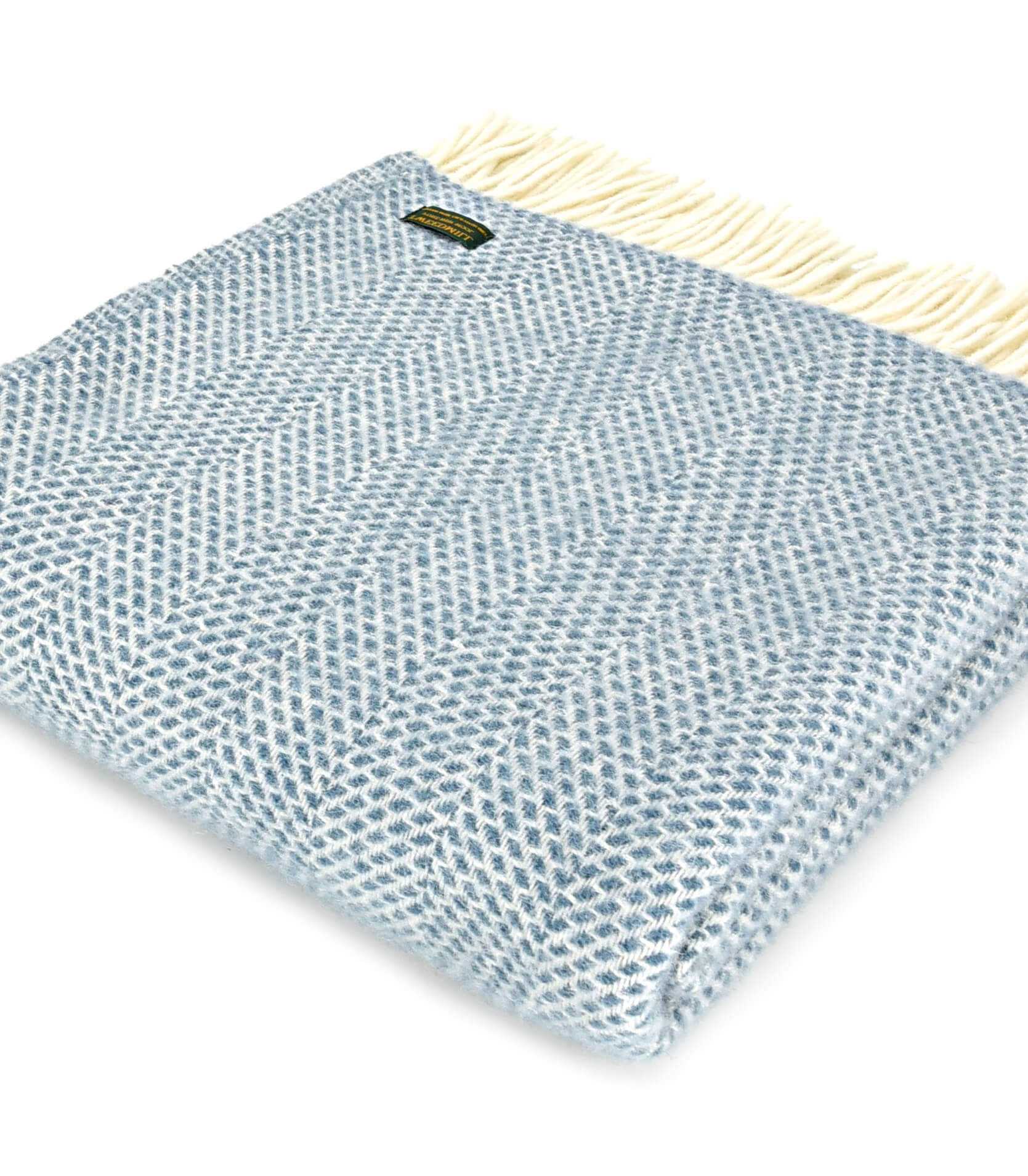 Plaid 100% Laine Beehive Bleu 150 x 183 cm, The Mill, drapé sur un canapé