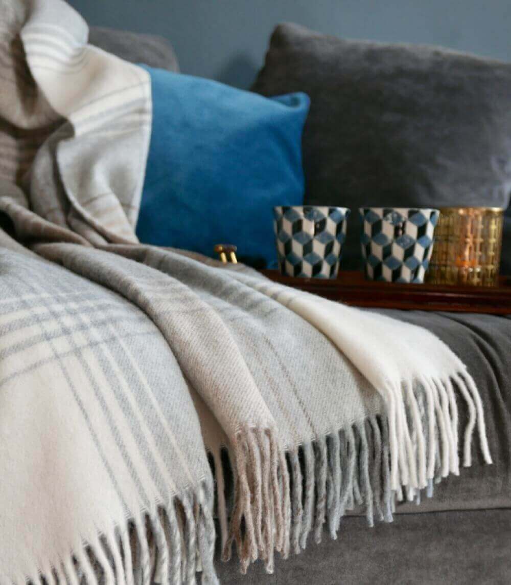 Plaid 100% Pure Laine Carreaux Beige - Collection CAPRI - Douceur et Qualité, Plaid Addict, vue d'ensemble