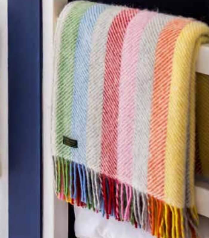 Plaid Laine Rainbow Gris Rayures Colorées 150 x 183 cm, The Mill, idée cadeau déco