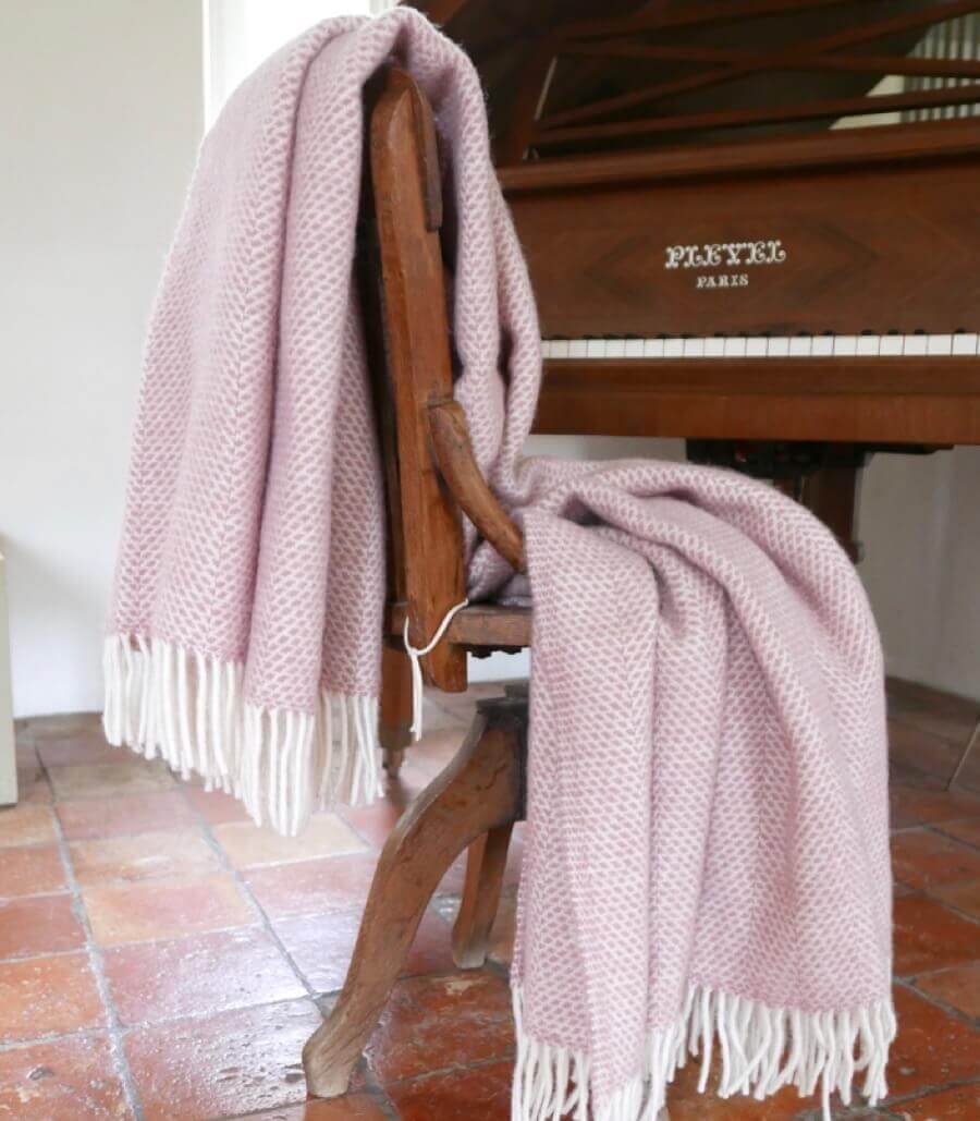 Plaid Laine Beehive Rose - confort et douceur en pure laine