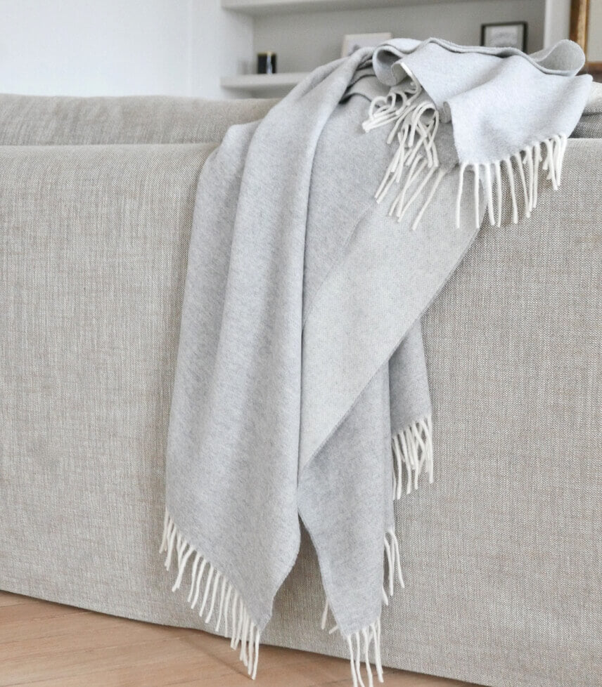 Plaid Cachemire Reversible Gris et Ecru - Collection VENICE 140 x 210 cm, Plaid Addict, idée cadeau déco