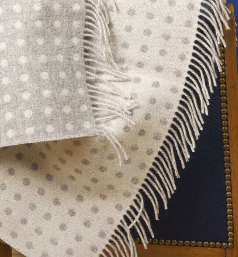 Plaid Laine Mérinos gris - accessoire déco luxe pour salon ou chambre