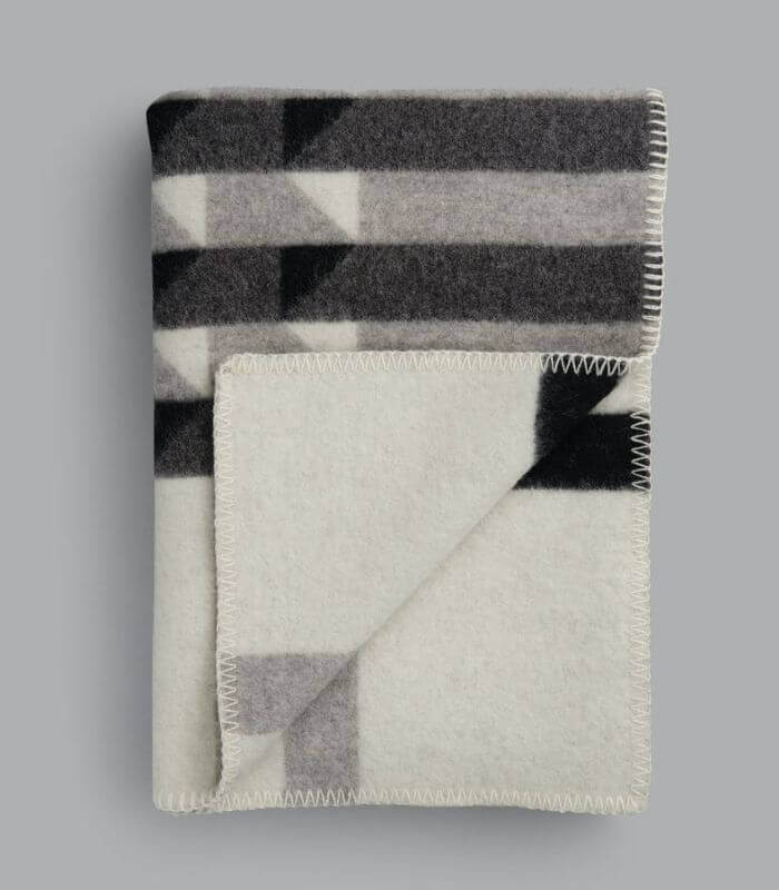 Plaid Pure Laine Design Kvam Gris 135 x 200 cm, Roros Tweed, confort haut de gamme