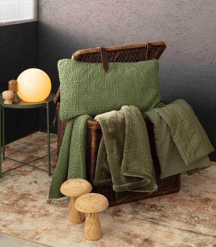 Jeté de canapé/Couvre-lit 100% coton TANA Vert Amande, Vivaraise, gros plan sur la matière