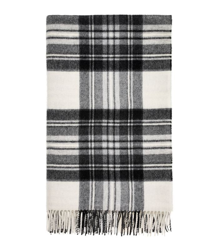 Plaid Ecossais Dress Stewart Gris Laine Mérinos 140 x 185cm, B at Home, mise en situation salon