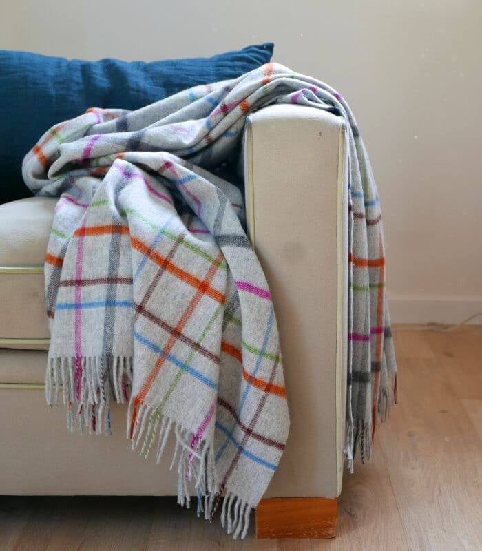 Plaid Laine Mérinos Color Code Gris 140 x 185 cm, B at Home, ambiance cocooning