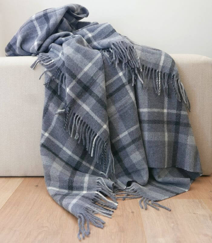 Plaid 100% Pure Laine Carreaux Gris - Collection CAPRI - Douceur et Qualité, Plaid Addict, confort haut de gamme