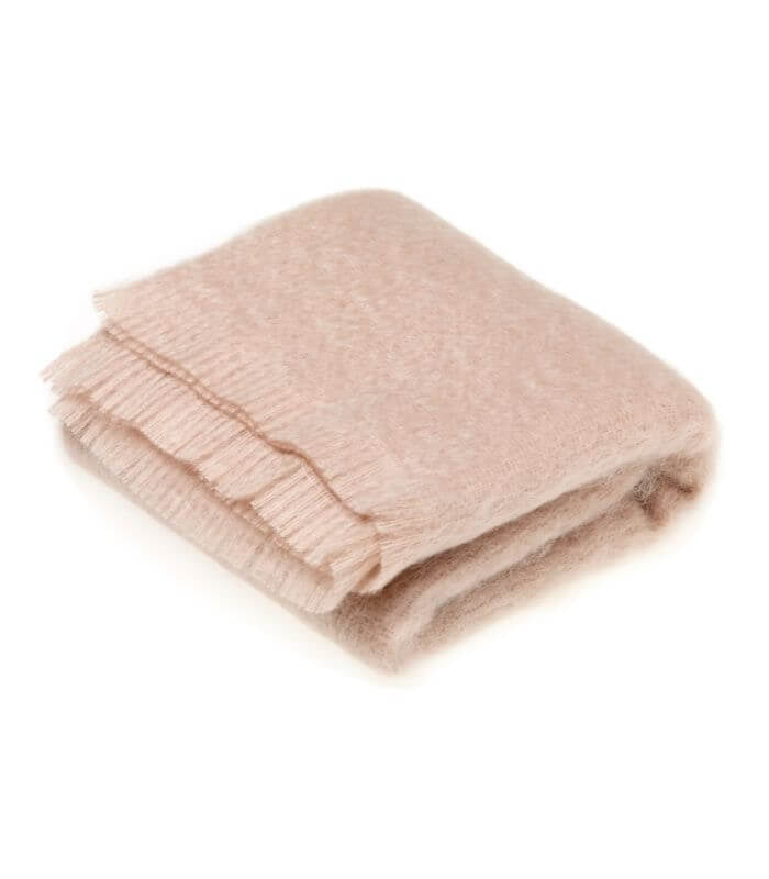 Plaid Mohair Beige Luxe - vue lifestyle sur canapé ou lit