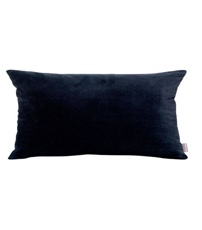 Coussin en Velours ELISE Bleu Cobalt, Vivaraise, drapé sur un canapé
