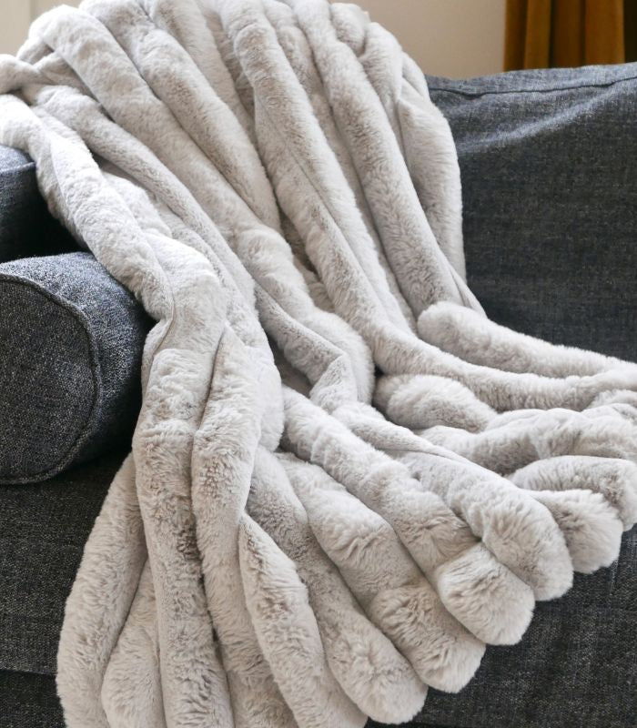 Plaid Fausse Fourrure Gris Perle 130 x 160 cm, Plaid Addict