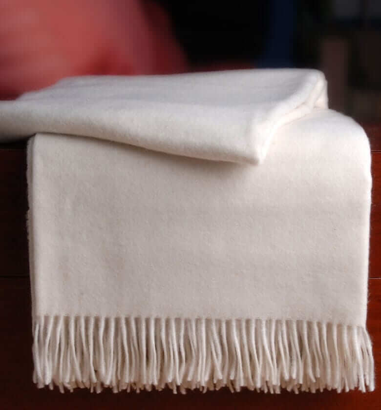 Plaid cachemire blanc - détail texture douce pour canapé et chambre