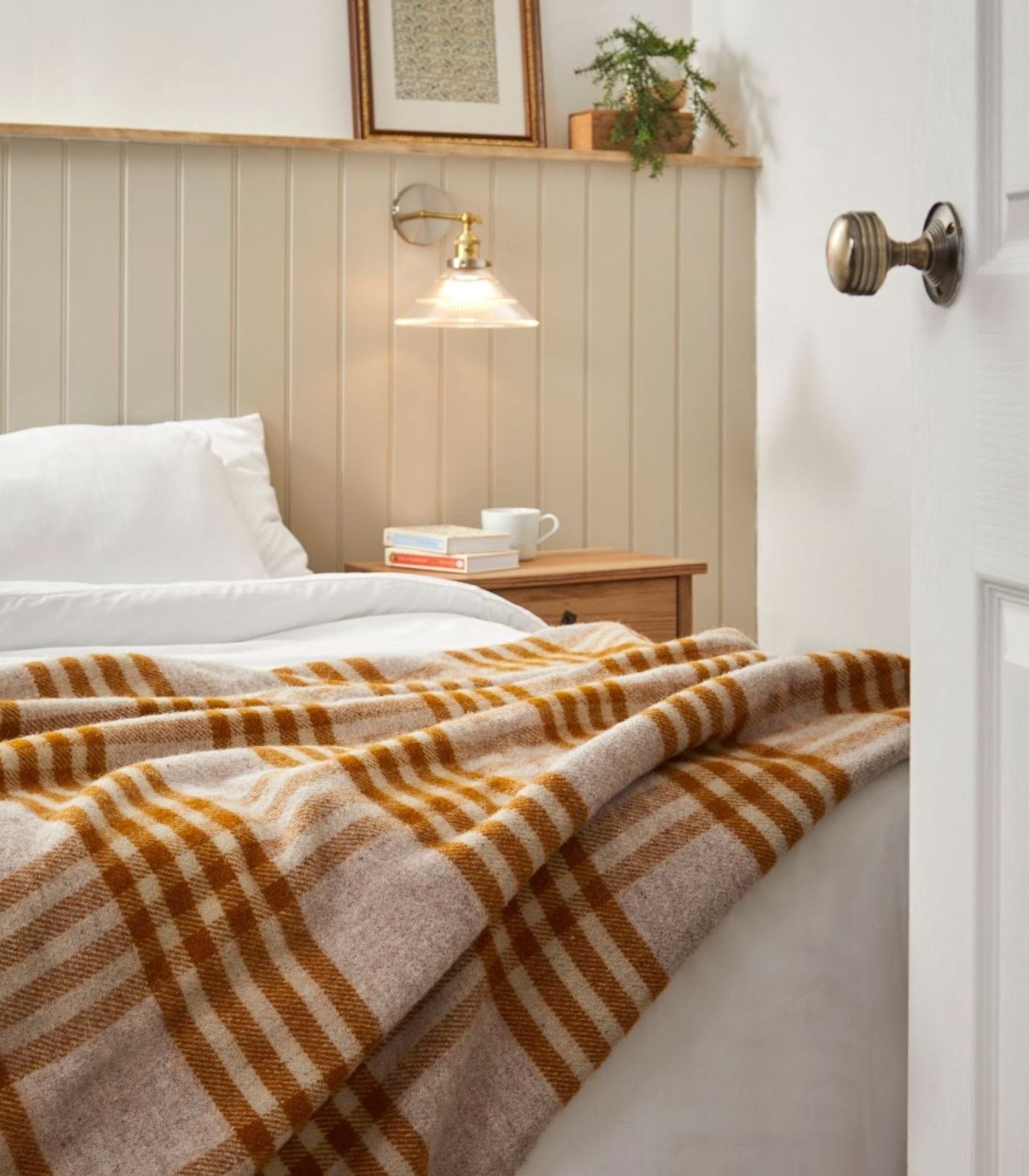 Plaid Laine Carreaux Moutarde et Beige 150 x 240cm - Collection Aspen, The Mill, confort haut de gamme