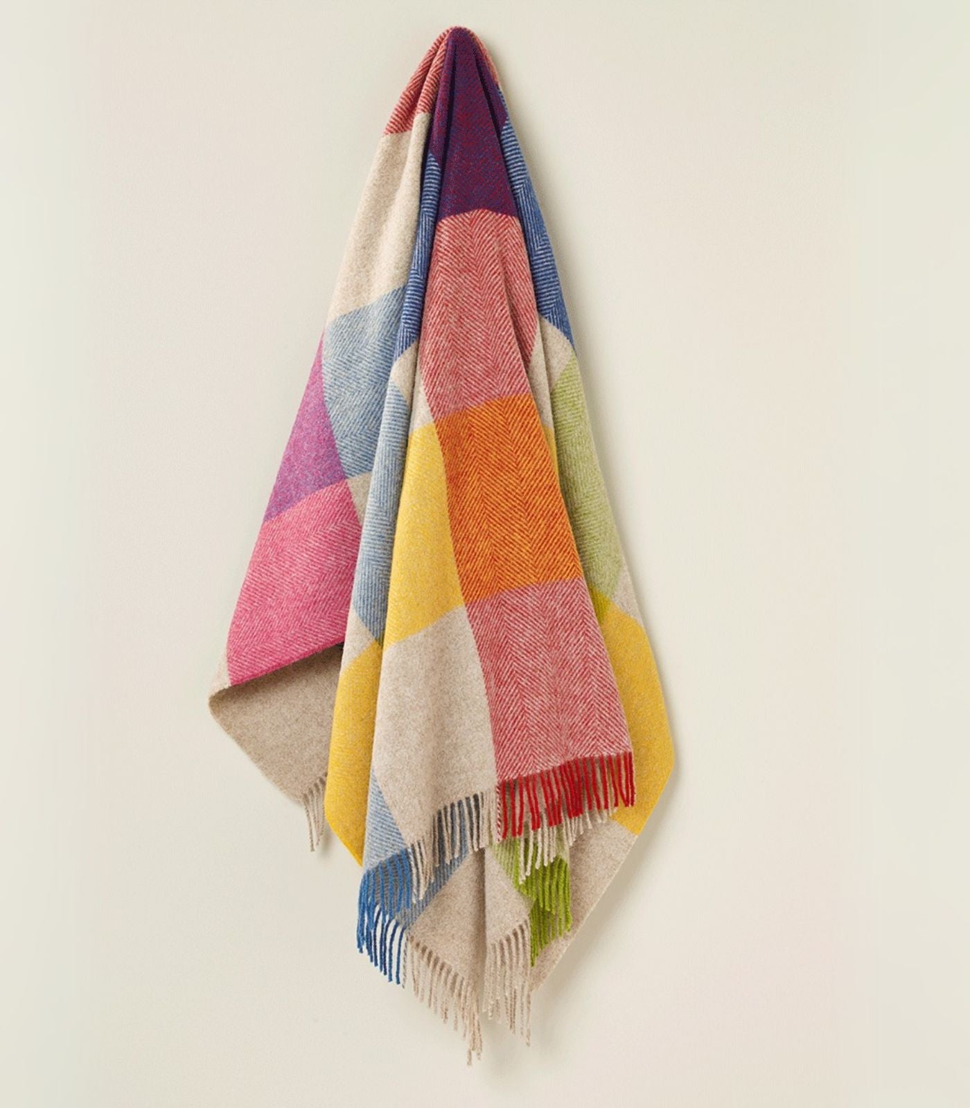Plaid Laine Carreaux Multicolore Beige 140 x 185 cm, B at Home, mise en situation salon
