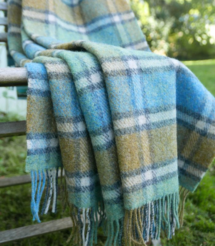 Plaid Pure Laine Ecossais Country Vert et Bleu 136 x 180 cm, John Hanly, tissé en Irlande