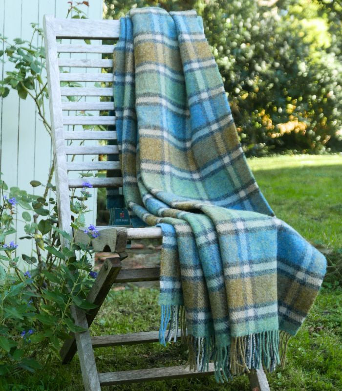 Plaid Pure Laine Ecossais Country Vert et Bleu 136 x 180 cm, John Hanly, ambiance cocooning