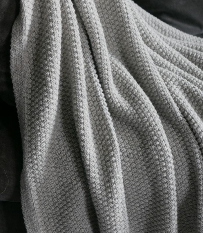 Plaid Cape Cod Gris Laine Tricoté 130 x 180 cm, Plaid Addict, gros plan sur la matière