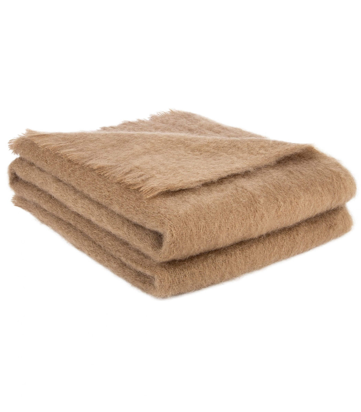 Texture douce et vaporeuse d’un plaid 100% mohair couleur moka