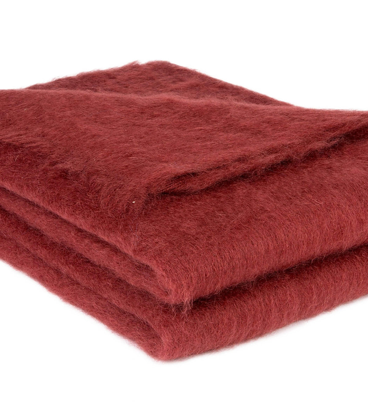 Détail du mohair rouge grenat doux et légèrement vaporeux