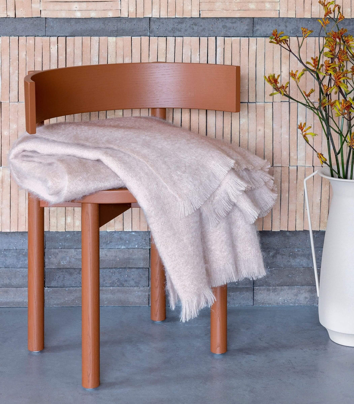 Plaid mohair blanc sur chaise – plaid tissé en France