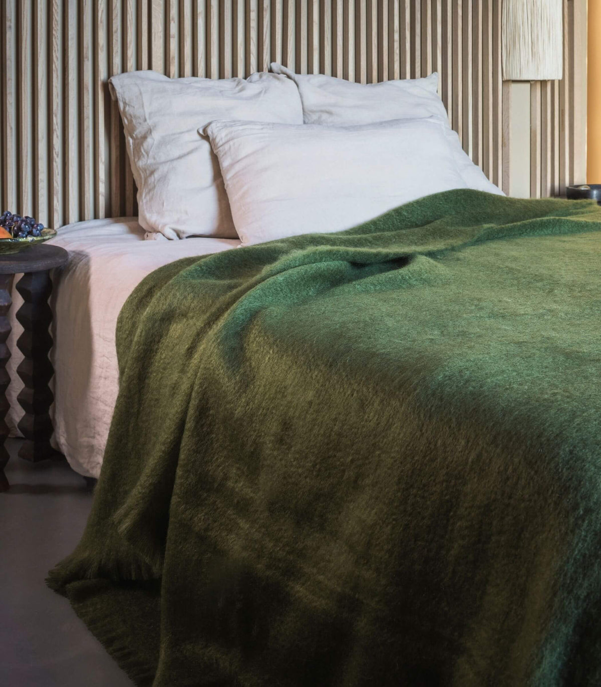 Très grand plaid vert kaki en 100% mohair pour canapé ou lit