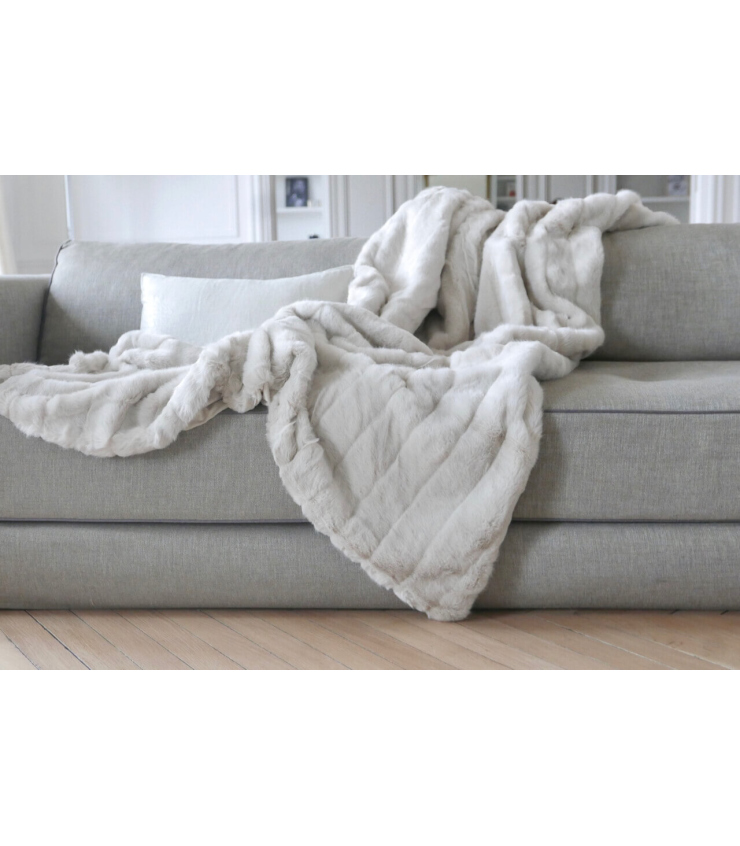 Couvre lit fausse fourrure 240×260 - Table de lit