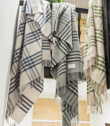 Plaid Laine Carreaux Bleu et Ecru 150 X 240cm - Collection Aspen