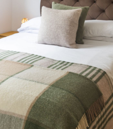 Plaid Laine Carreaux Vert et Beige 150 X 183 cm