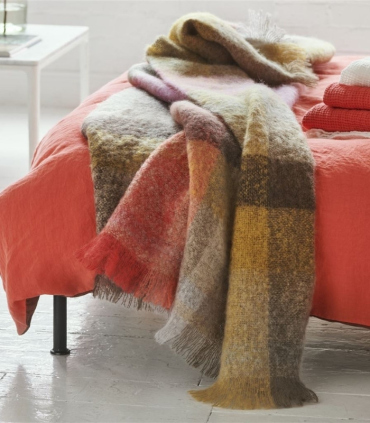 Plaid Fontaine en Mohair Cocooning mis en situation sur un lit