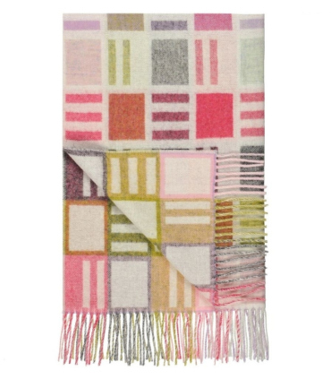 Plaid Bainbridge dans les tons roses et naturels. Joli design en damier original et contemporain.