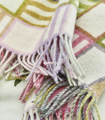 Zoom matière sur le plaid en laine mérinos Bainbridge Rose et Beige
