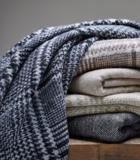 Plaid Pure Laine Anglaise Glen Check Noir et Ecru 140X185 cm