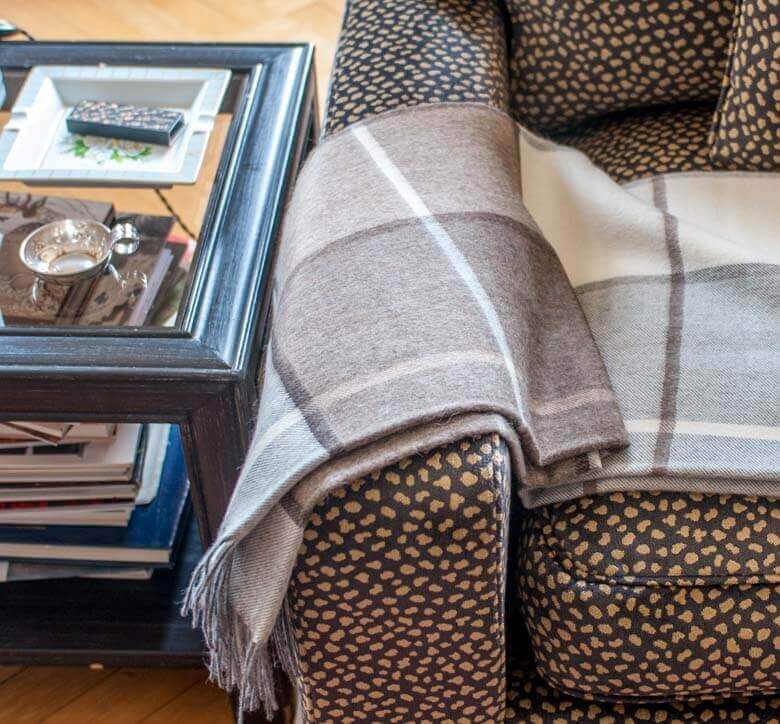 Plaid Laine Alpaga Luxe Hacienda Chocolat - cadeau déco en Alpaga tissé en une laine baby alpaga provenant directement du ...