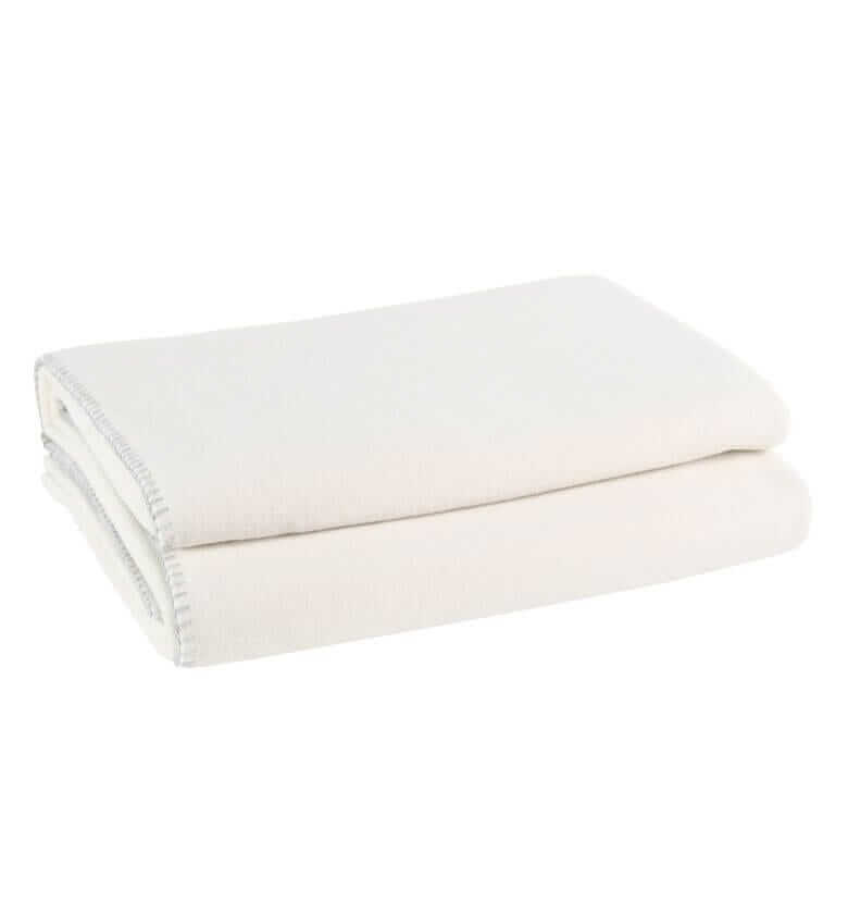 Plaid Polaire blanc cassé - détail texture douce pour canapé et chambre