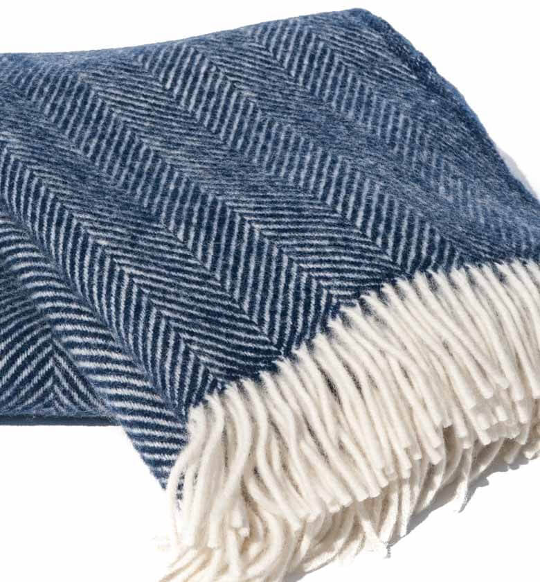 Plaid Laine Chevrons Marine - cadeau déco en pure laine tissé en Angleterre