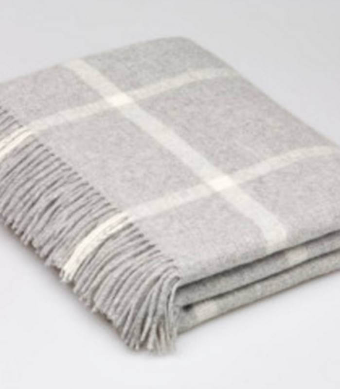 Plaid Laine Mérinos Carreaux Gris 140 x 185 cm, B at Home, gros plan sur la matière