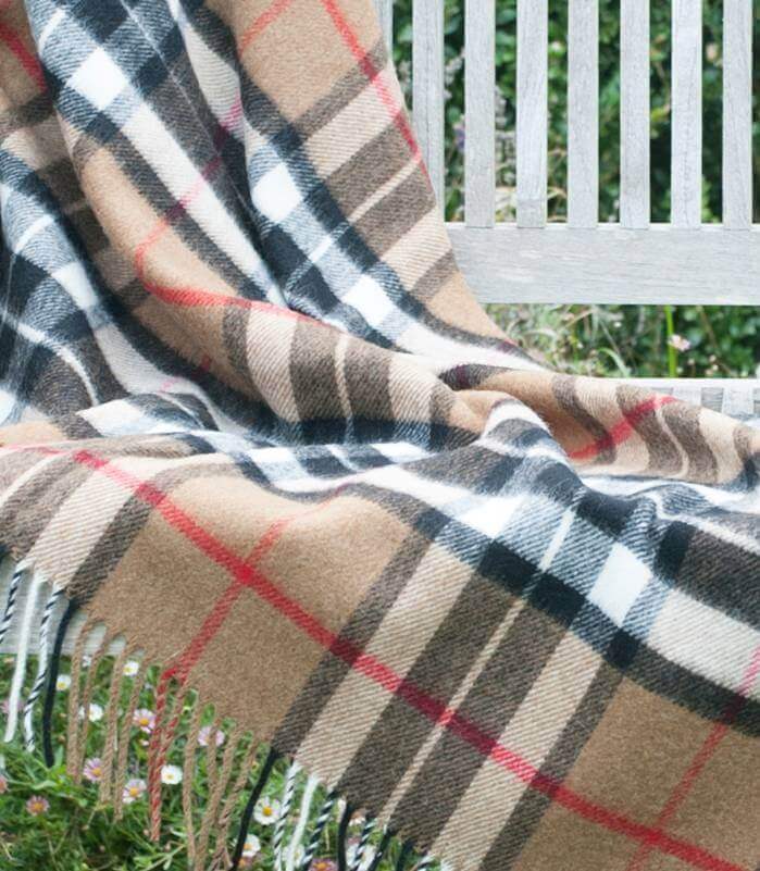Plaid Mérinos Écossais Camel Thomson - cadeau déco en mérinos tissé en Angleterre
