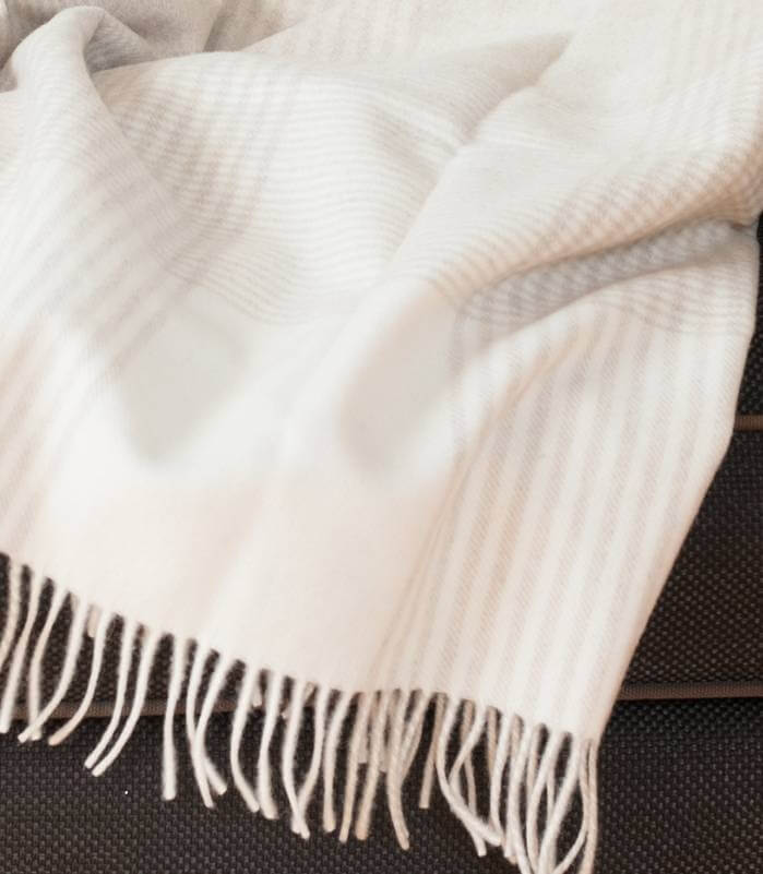 Plaid Cachemire Everest Beige, Lanerossi, gros plan sur la matière