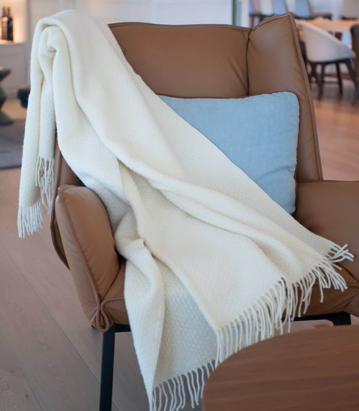 Plaid Laine Uni Blanc cassé Wafer 150 x 183 cm, The Mill, ambiance cocooning
