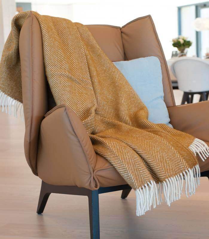 Plaid Laine Jaune Moutarde 150 x 183 cm, The Mill, gros plan sur la matière