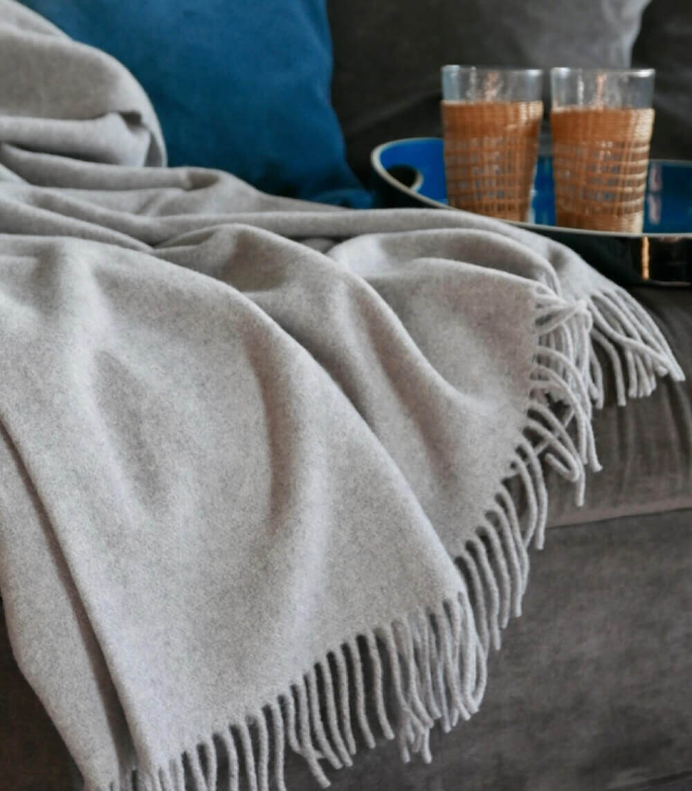 Plaid 100% Pure Laine Gris - Collection CAPRI, Plaid Addict, confort haut de gamme