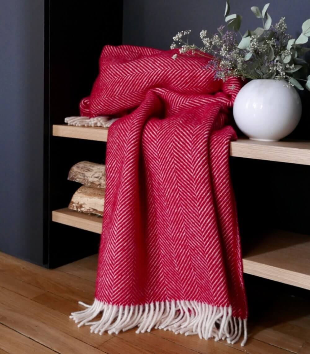 Plaid Laine Chevrons Rouge - en Pure Laine - tissé en Angleterre Signé