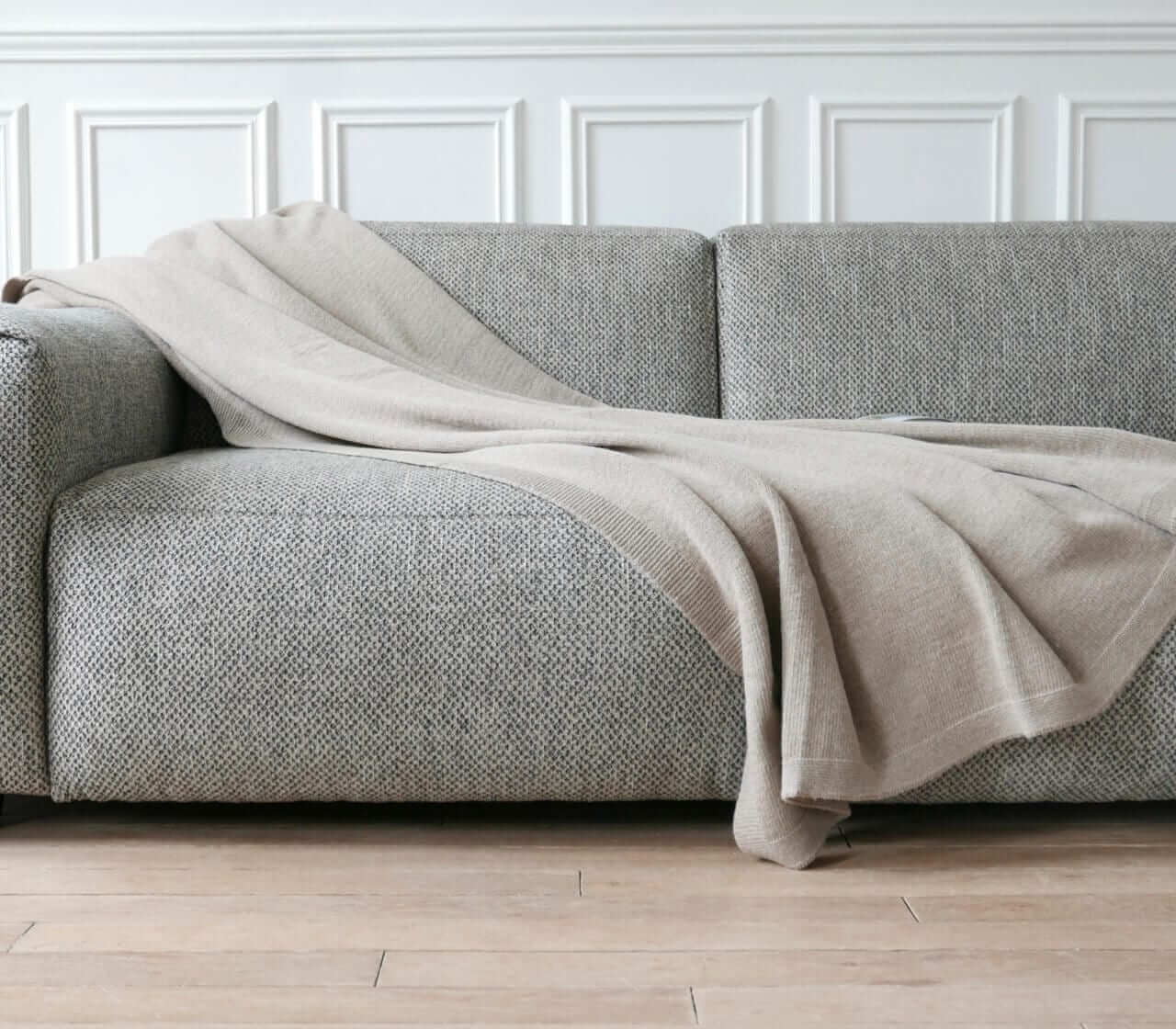Plaid Long Island Taupe Laine Tricoté 140 x 200 cm, Plaid Addict, gros plan sur la matière