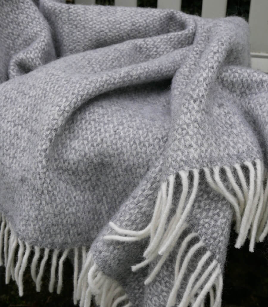 Plaid Pure Laine Gris - en Pure Laine - tissé en Angleterre avec une très jolie laine naturelle
