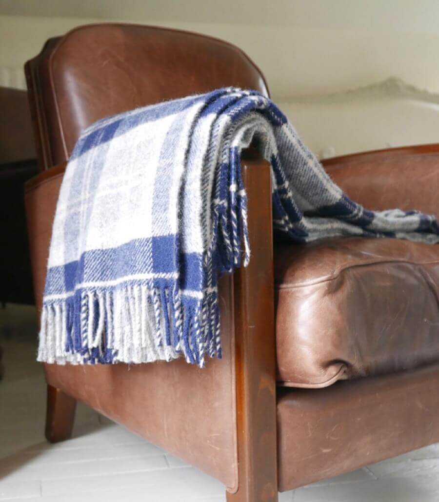 Plaid Pure Laine Écossais Bannockbane 150 x 183 cm, The Mill, mise en situation salon