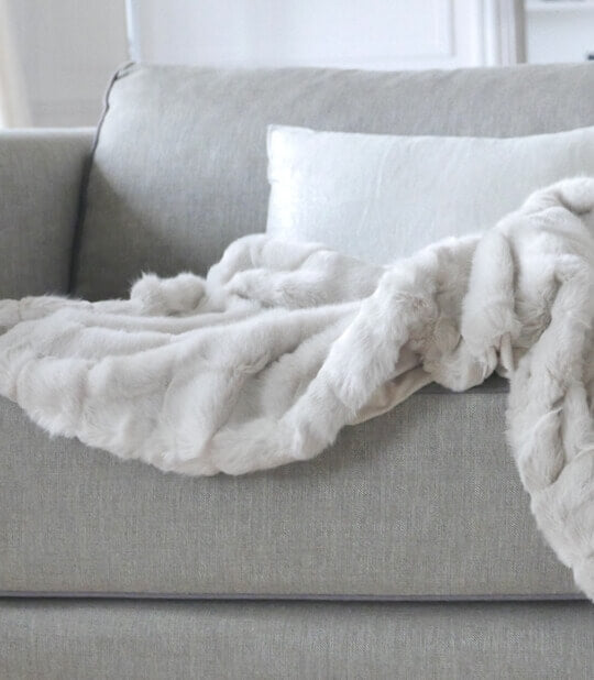 Plaid Couverture Fausse Fourrure Blanc Ivoire 170 x 240 cm, Plaid Addict, gros plan sur la matière